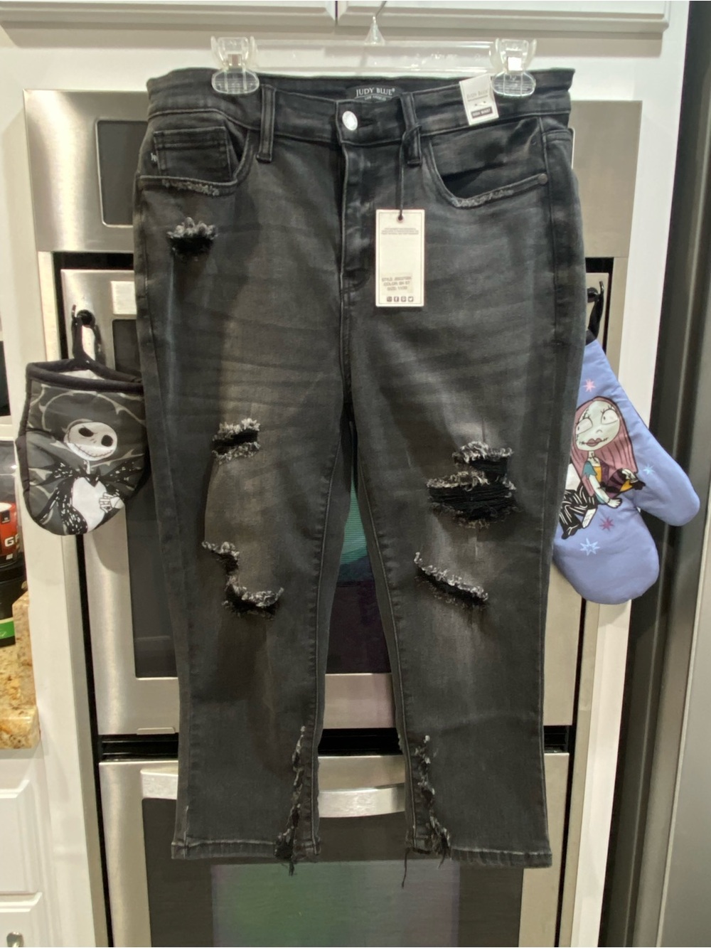 NWT! Judy Blue Size 11/30 Women's Black Distressed Skinny Fit Capri Jeans